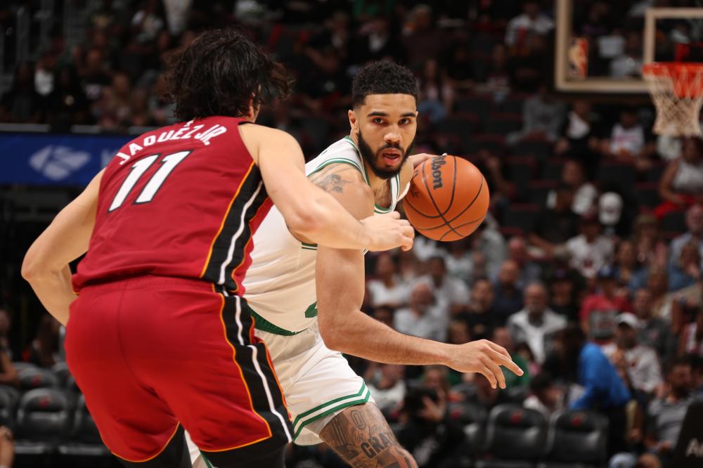 更是向对手 更是向对手